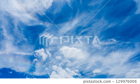 雙暈現象和許多白雲分兩層流動 雙暈現象和許多白雲分兩層流動 129976008