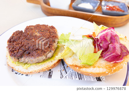 美味的漢堡包 129976878