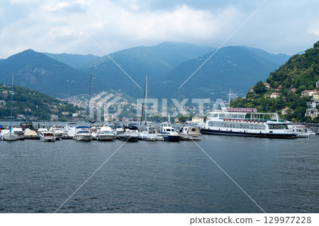 義大利北部科莫湖美麗的湖岸 義大利北部科莫湖美麗的湖岸 129977228