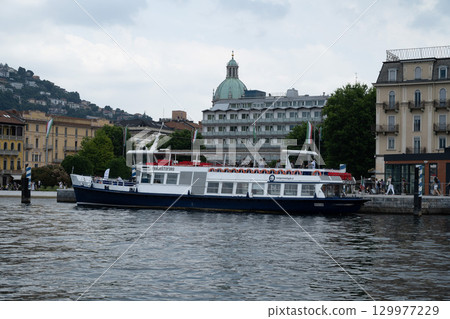 義大利北部科莫湖美麗的湖岸 義大利北部科莫湖美麗的湖岸 129977229