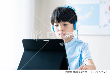 男孩上在線課 129977475