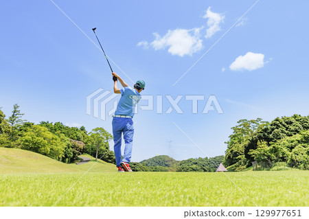 高爾夫球場與美麗新鮮的綠草 129977651