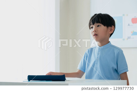 小學男孩學習 129977730