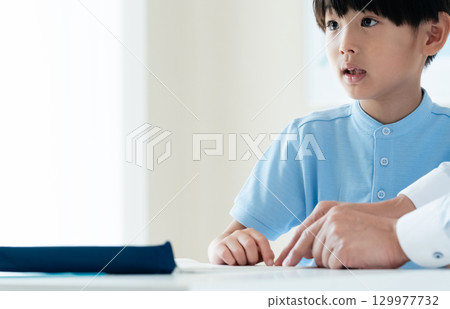 小學男孩學習 129977732
