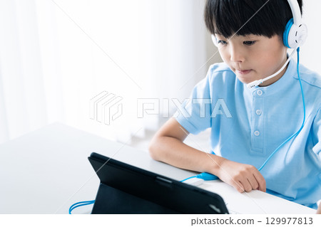 男孩上在線課 129977813