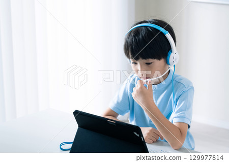 男孩上在線課 129977814