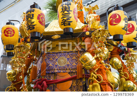 京都祇園祭的仲見座神轎 129978369