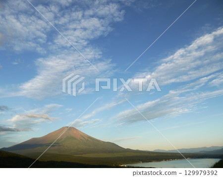 Mount Fuji in the early summer morning Mount Fuji in the early summer morning 129979392