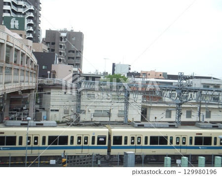 相模大野站的立體交叉和火車 相模大野站的立體交叉和火車 129980196