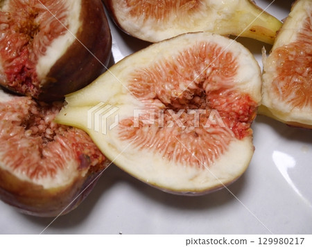 lots of figs 129980217