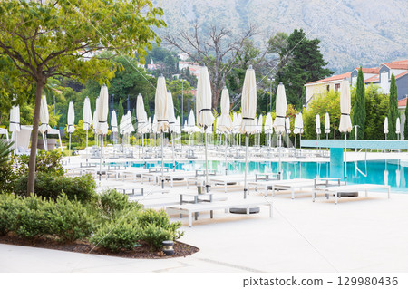 度假村泳池 129980436