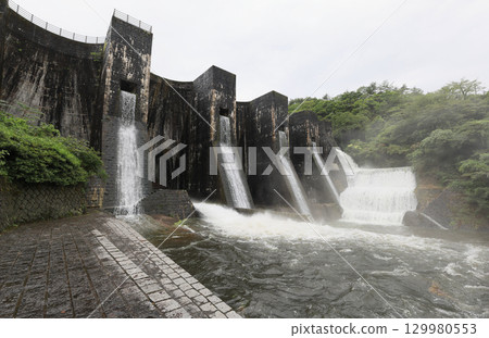 香川縣觀音寺市小野原町塔諾諾，國家重要文化財產「外池水壩」鬆脫拆除 129980553