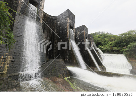 香川縣觀音寺市小野原町塔諾諾，國家重要文化財產「外池水壩」鬆脫拆除 129980555