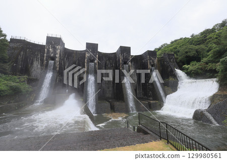 香川縣觀音寺市小野原町塔諾諾，國家重要文化財產「外池水壩」鬆脫拆除 129980561
