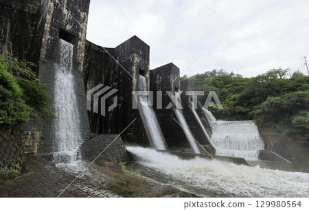 Kagawa Prefecture Kannonji City, Onoharacho Tanono, National Important Cultural Property "Tonoike Dam" loose removal 129980564