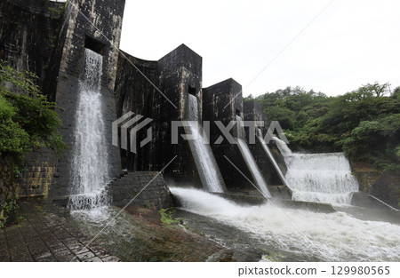 香川縣觀音寺市小野原町塔諾諾，國家重要文化財產「外池水壩」鬆脫拆除 129980565
