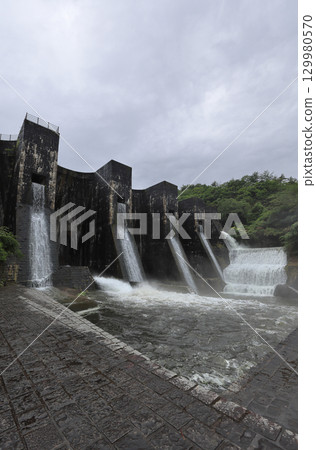 香川縣觀音寺市小野原町塔諾諾，國家重要文化財產「外池水壩」鬆脫拆除 129980570