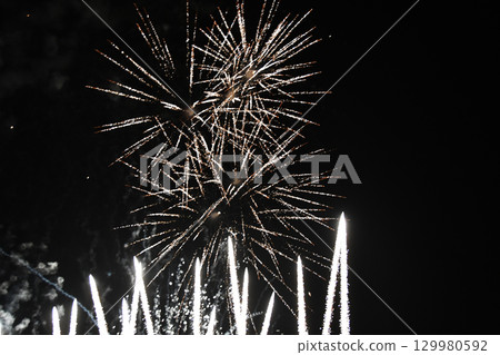 Fireworks _05 129980592