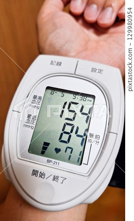 測量高血壓的照片 129980954