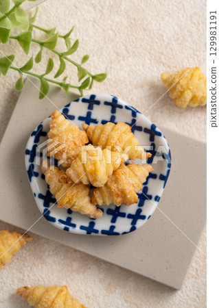 酥皮可頌 羊角麵包 可頌 酥皮 點心 Puff Pastry Croissants クロワッサン 129981191