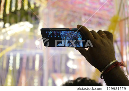 Capturing the Durga Puja Festivities on a Smartphone 129981559