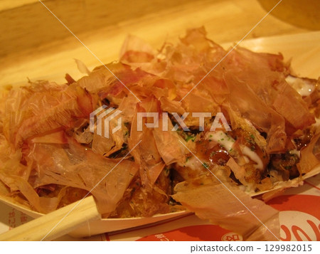 Takoyaki topped with plenty of bonito flakes - Osaka 129982015