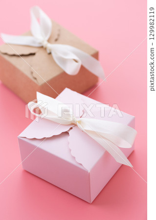 Pink gifts 129982119