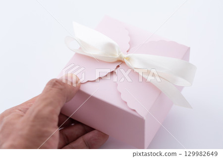 Hand holding a pink gift 129982649