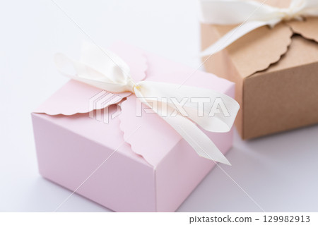 粉紅色禮物 粉紅色禮物 129982913