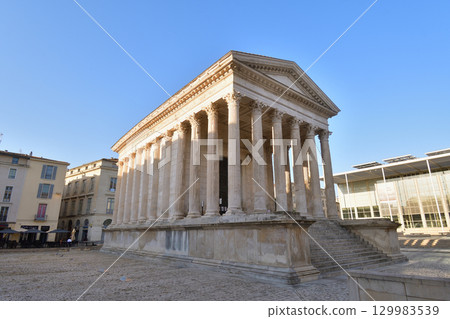法國尼姆的古羅馬神殿 Maison Carrée（2025 年 8 月 15 日拍攝） 129983539