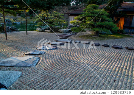Special Sightseeing Spot: Morning Glow at Ritsurin Garden 129983739