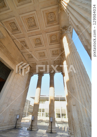 The ceiling of the entrance to the Maison Carrée, an ancient Roman temple in Nîmes, France (photographed on August 15, 2025) 129984034