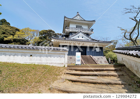 Kururi Castle in Kazusa Province: Replica castle tower and enclosure Kururi Castle in Kazusa Province: Replica castle tower and enclosure 129984272