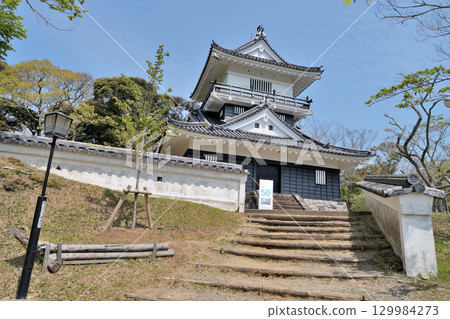 上總國久留里城：複製的天守閣和圍牆 129984273