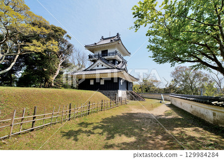 Kururi Castle in Kazusa Province: Replica castle tower and enclosure 129984284