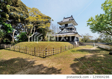 Kururi Castle in Kazusa Province: Replica castle tower and enclosure Kururi Castle in Kazusa Province: Replica castle tower and enclosure 129984286