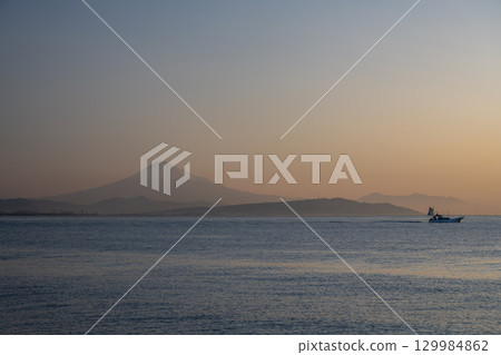 Fuji and fishing boats at sunrise 129984862