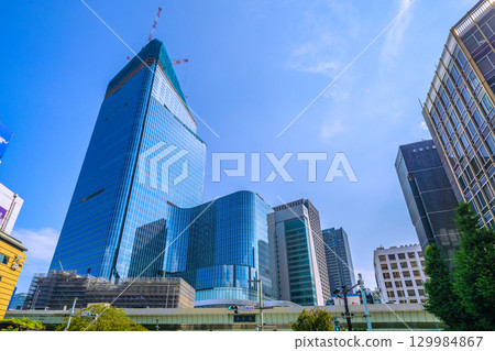 Tokyo cityscape, Japan, August 23rd. View of the redevelopment projects in Nihonbashi and Nihonbashi 1-chome. A new era... 129984867