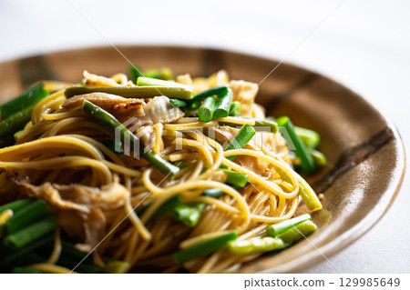 Quick and delicious Japanese-style pasta (handmade ingredients) 129985649