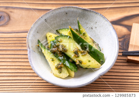 黃瓜佐日本胡椒和味噌醬 129985873