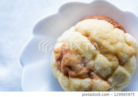 Melon bread (instant bread) Melon bread (instant bread) 129985975
