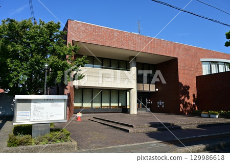 Ichinomiya City Bisai Library (Aichi Prefecture) 129986618