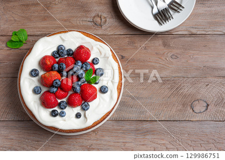 Sponge cake with cream cheese and fresh berries Sponge cake with cream cheese and fresh berries 129986751