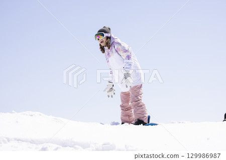 Cute woman enjoying winter 129986987