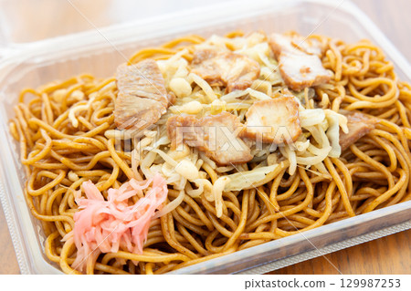 Delicious street-style fried noodles with sauce 129987253