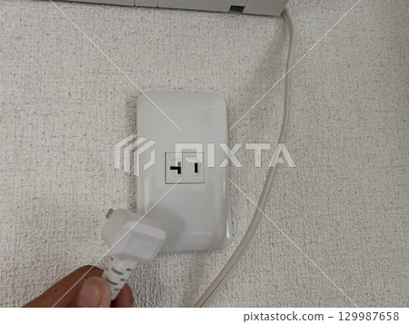 空調附近的插座、電源、專用電路、電氣工作圖像 空調附近的插座、電源、專用電路、電氣工作圖像 129987658