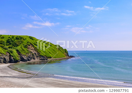 The Pacific Ocean and coastal scenery seen from Urayakotan Parking Park in Hamanaka Town The Pacific Ocean and coastal scenery seen from Urayakotan Parking Park in Hamanaka Town 129987791