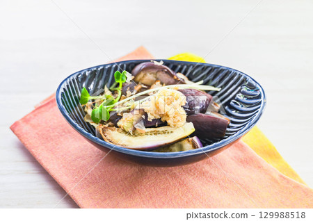微波爐蒸茄子 微波爐蒸茄子 129988518