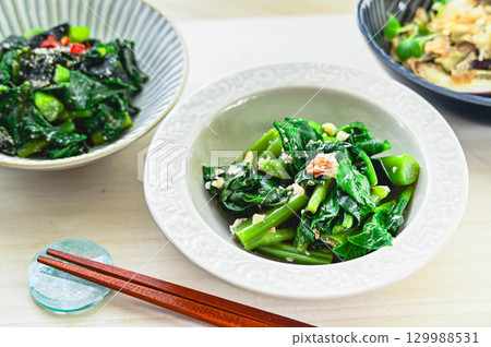 Morning glory with walnuts 129988531
