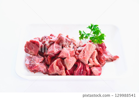 Cut beef tendon 129988541